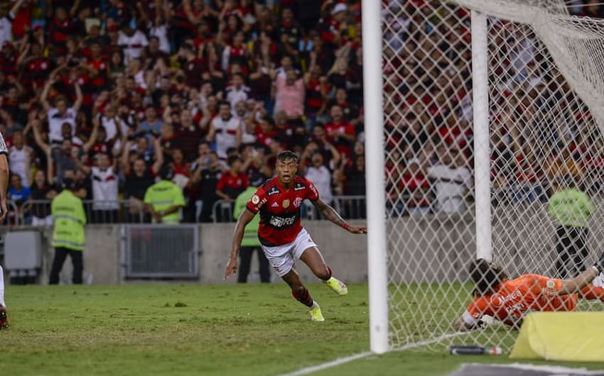 Flamengo x Corinthians - Bruno Henrique e Cassio