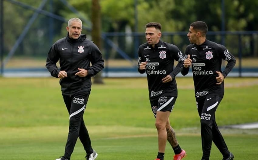 Sylvinho, Gustavo Mosquito e Gabriel - treino do Corinthians