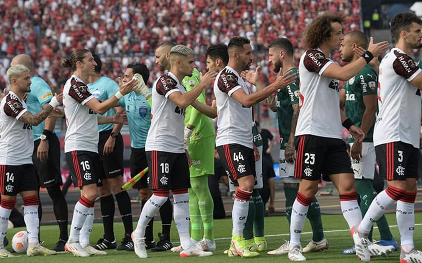 Palmeiras x Flamengo - Times se cumprimentando