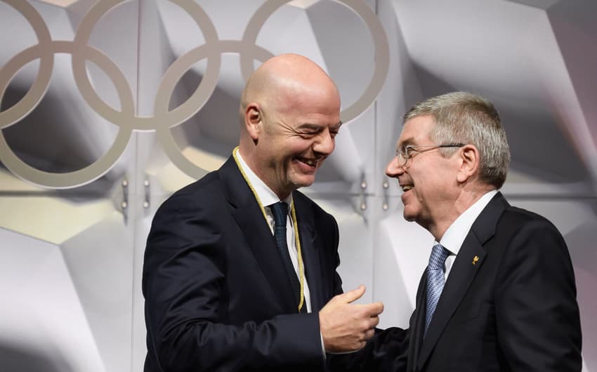 Thomas Bach, presidente do Comitê Olímpico Internacional (COI), e Gianni Infantino, presidente da Fifa