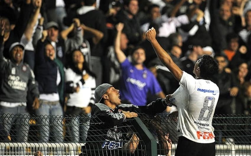 Corinthians 1 x 0 Vasco - Quartas de Final Libertadores de 2012 - Paulinho