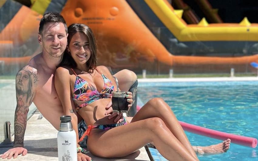 Messi e esposa Antonela Roccuzzo de férias