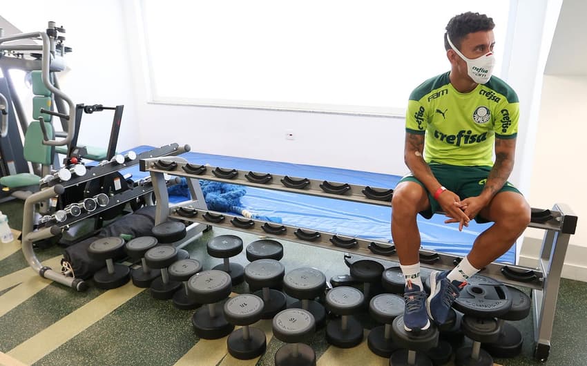 Marcos Rocha, cujo vínculo com o Palmeiras acaba no final do ano, durante a reapresentação do Palmeiras nesta quarta