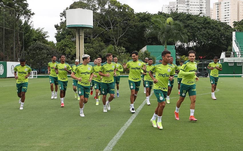 elenco do Palmeiras treina