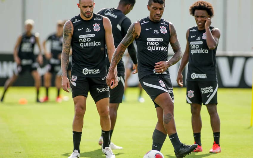 Paulinho, Renato Augusto e Willian - Corinthians
