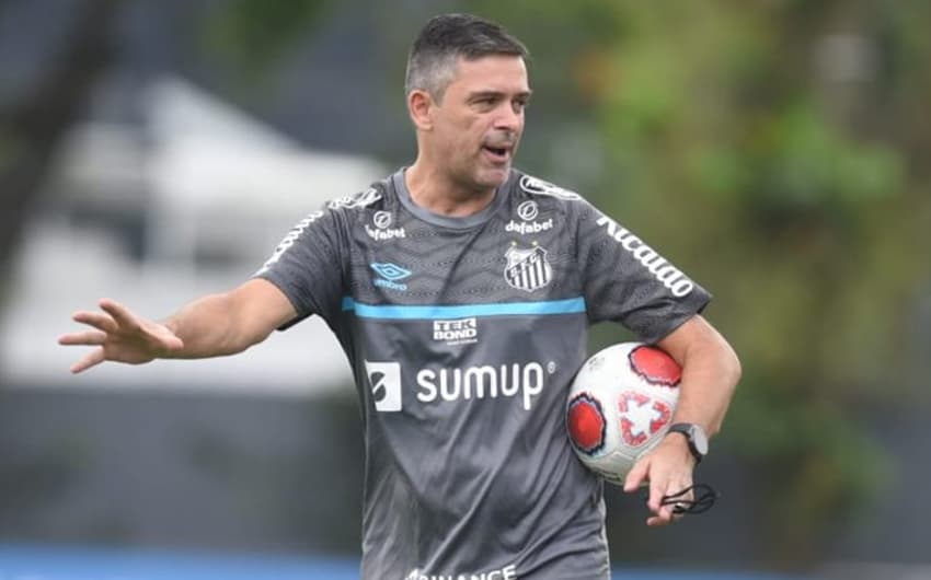Leandro Silva Auxiliar técnico do Santos