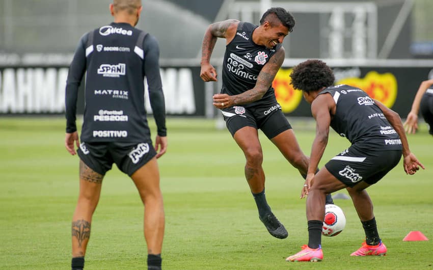 Paulinho e Willian - Treino Corinthians
