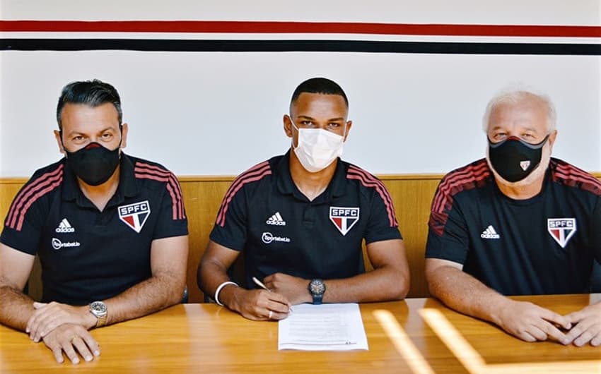 Juan renova contrato com o São Paulo