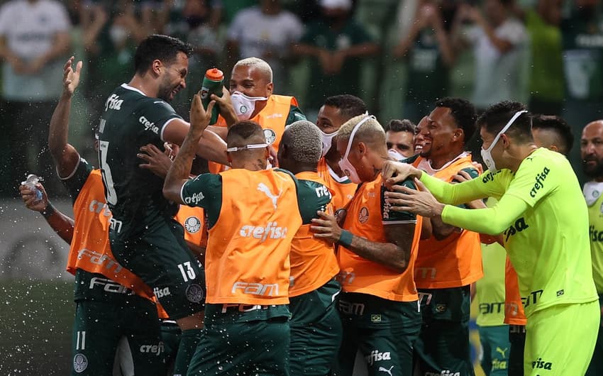 Palmeiras x Ponte Preta - Luan comemora gol