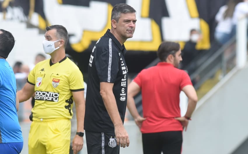 Santos x Botafogo SP - Técnico Leandro Silva
