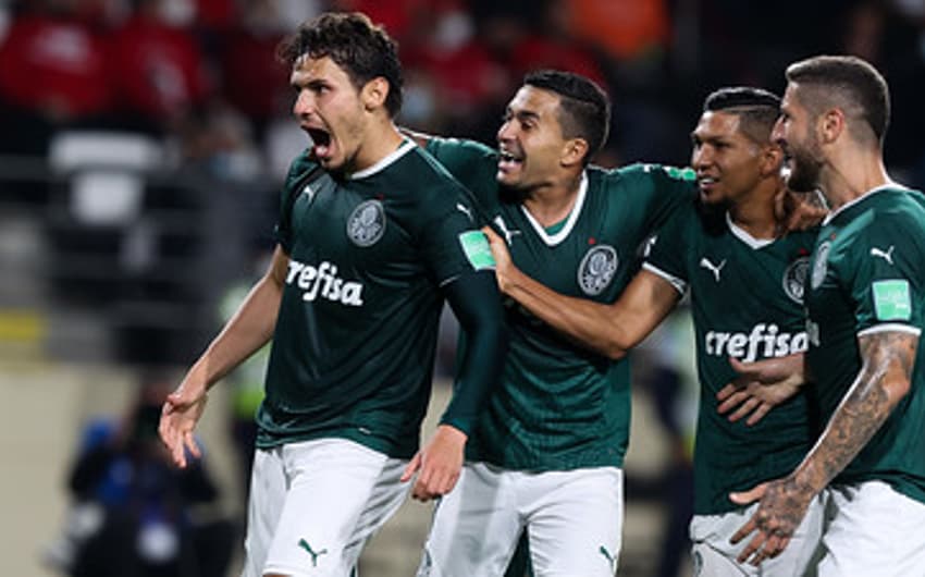 Jogadores do Palmeiras comemoram gol marcado por Veiga em semifinal