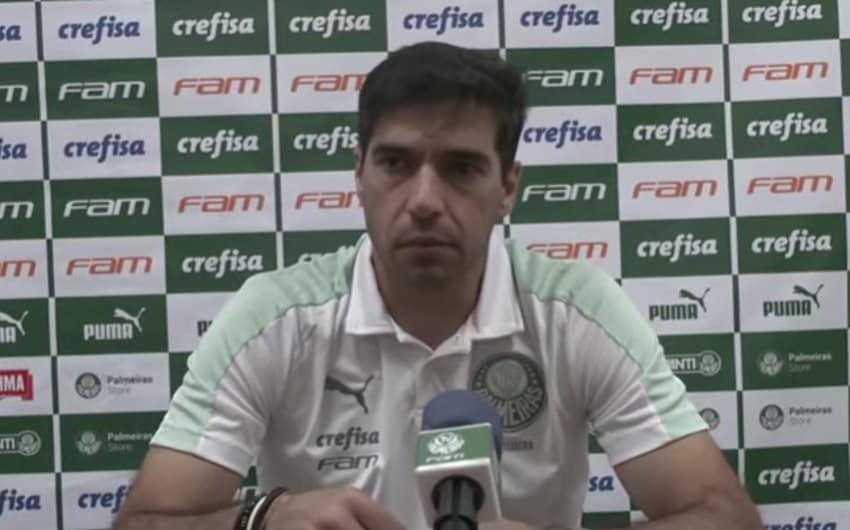 Abel Ferreira fala sobre futuro no Palmeiras em coletiva
