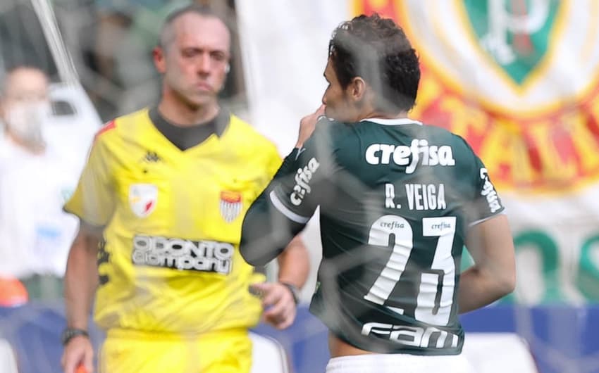Raphael Veiga marcou de pênalti o gol da vitória do Verdão sobre o Santo André
