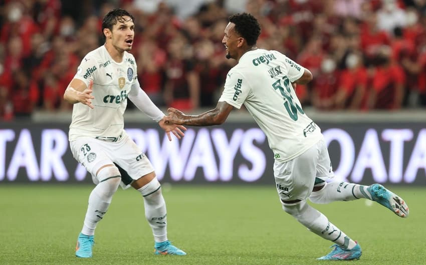 Raphael Veiga e Jailson marcaram os gols do Palmeiras no empate com o Athletico