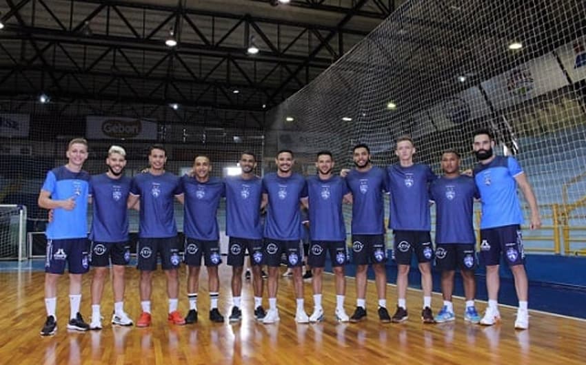 Elenco do Foz Cataratas Poker Futsal está pronto para a temporada da LNF (Foto: Nilton Rolin)