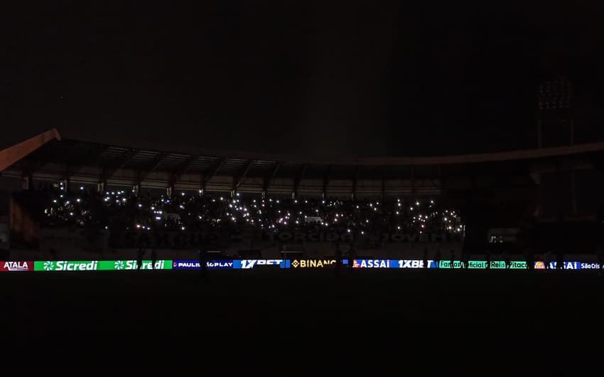 Estádio sem luz - Ferroviária x Santos