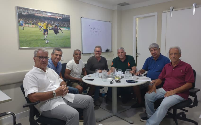 Romário e treinadores Alfredo Sampaio, Jorginho, Oswaldo de Oliveira, Lazaroni, Joel Santana e Zé Mário