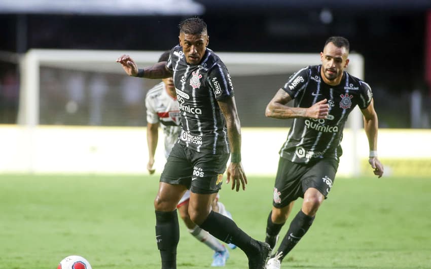 Paulinho e Renato Augusto - São Paulo x Corinthians
