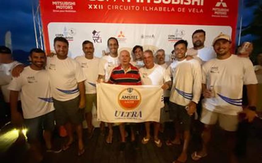 Homenagem ao líder do barco Inaê (Caio Souza | On Board Sports)