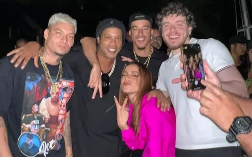 Ronaldinho, Ret, Anitta, L7