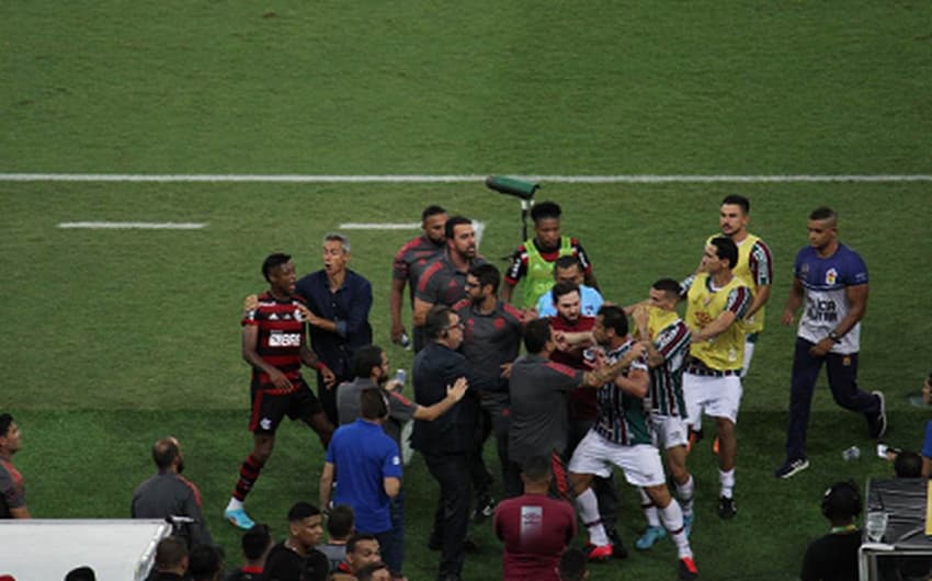 Confusão Fluminense x Flamengo - decisão