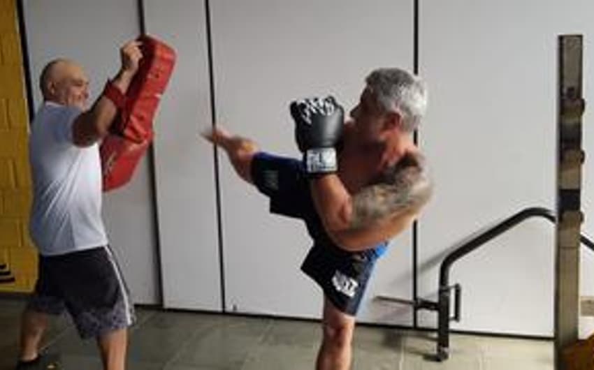 Ex-atletas de 51 anos retomam suas carreiras no kickboxing (Foto: Divulgação)