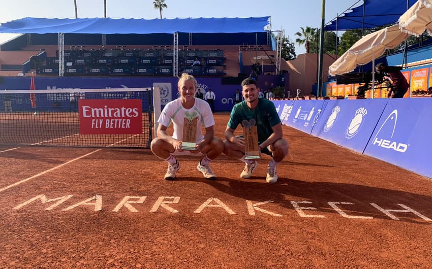 Rafael Matos e David Vega Hernandez com troféu em Marrakech