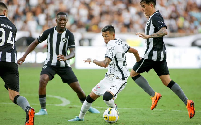 Botafogo x Corinthians - Adson