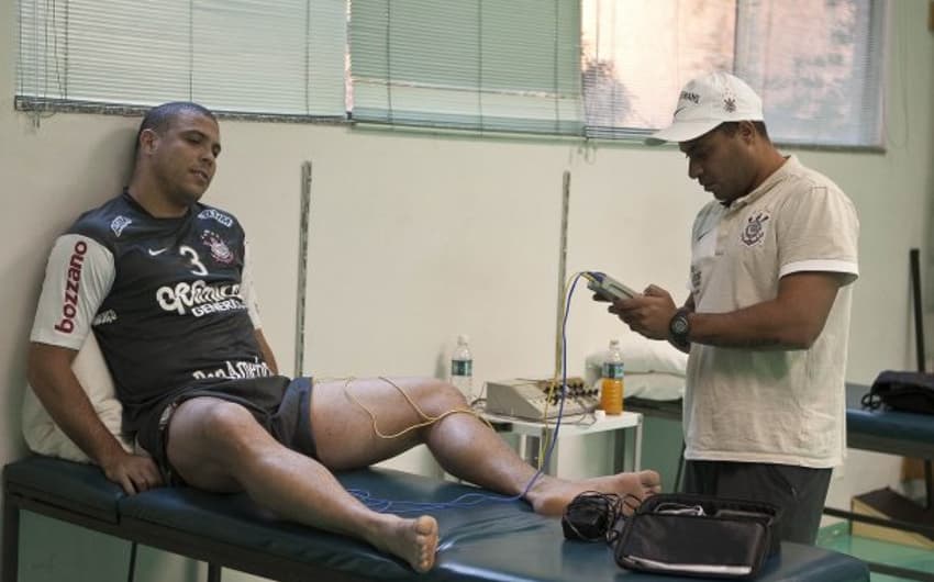 Ronaldo e Caio Mello (fisioterapeuta) - Corinthians
