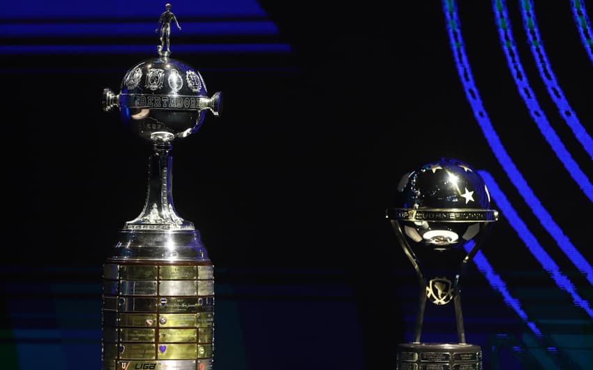 Troféu da Libertadores e Taça da Copa Sul-Americana