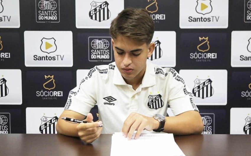 Matheus Lima - Meia do Santos - Assinatura do primeiro contrato