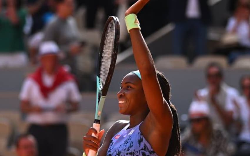Coco Gauff celebra vitória em Roland Garros