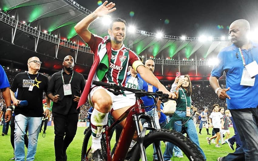 Fluminense x Ceará - Fred volta olímpica bicicleta