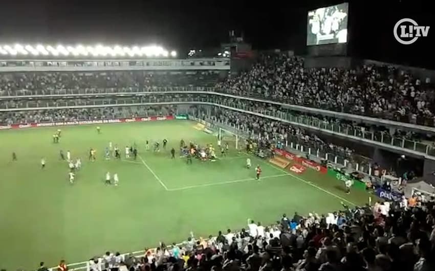Santos x Corinthians - Copa do Brasil - Confusão e Agressão Vila Belmiro