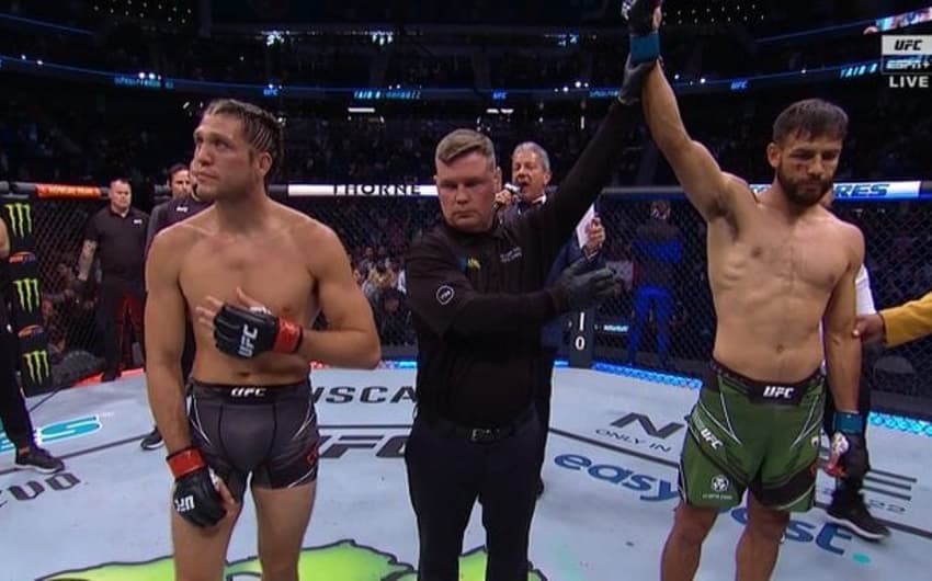 Rodriguez venceu a luta principal do UFC Long Island após lesão de Ortega (Foto: Reprodução/ESPN)