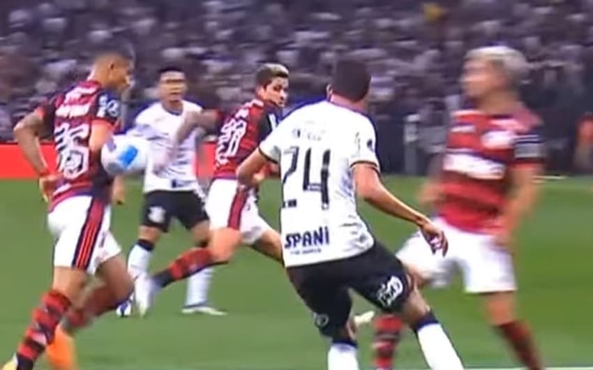 Corinthians x Flamengo - mão João Gomes