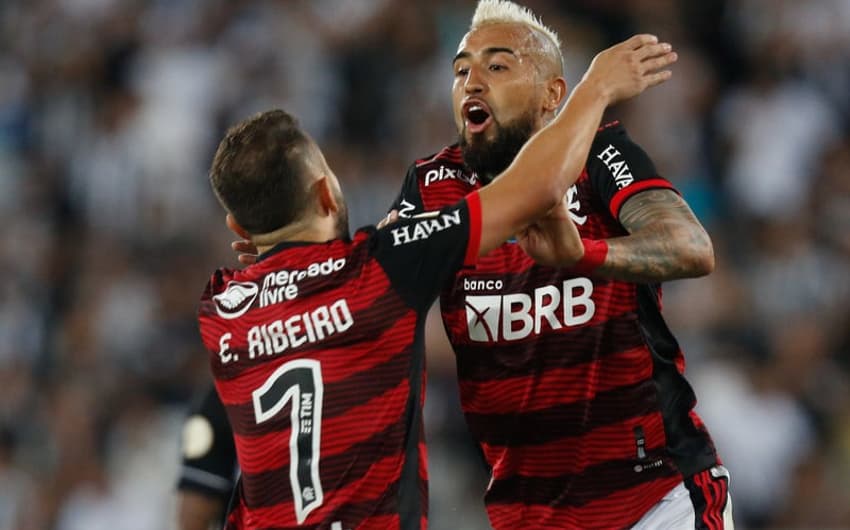 Botafogo x Flamengo - Everton Ribeiro e Vidal