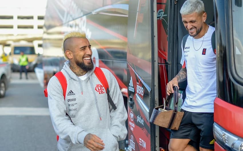 Embarque do Flamengo - Vidal e Arrascaeta