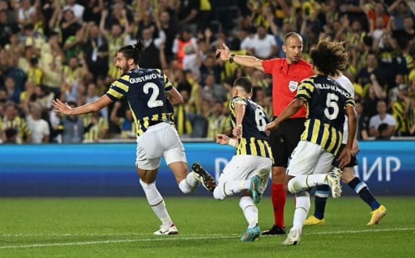 Gustavo Henrique e Willian Arão - Fenerbahçe x Dínamo Kiev