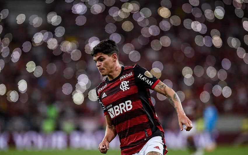 Ayrton Lucas - Flamengo