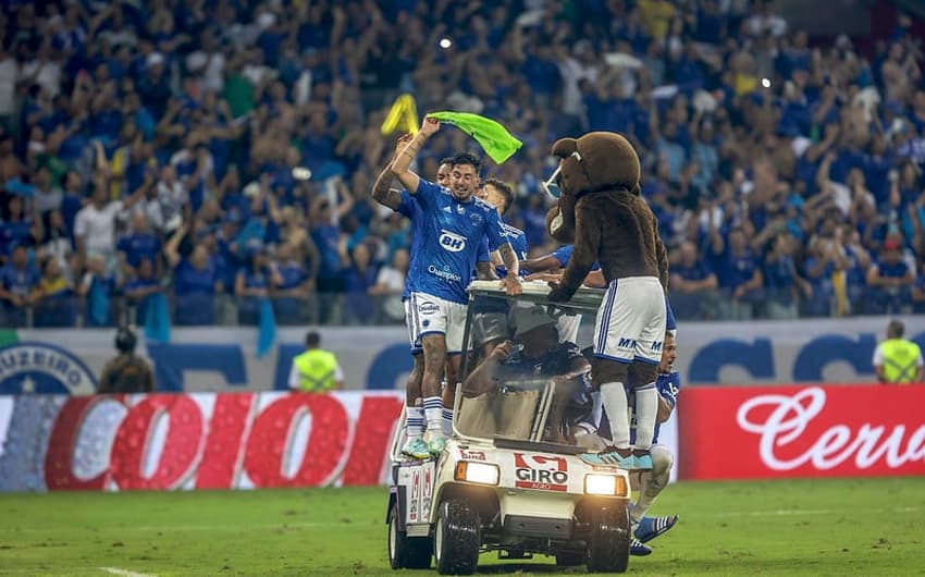 Acesso do Cruzeiro ganha repercussão internacional