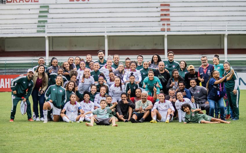 Fluminense leva pessoas em situação de rua para jogo do feminino