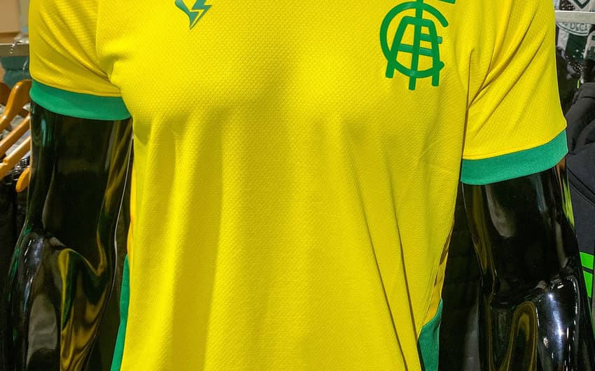 Camisa do América-MG em referência à Seleção Brasileira