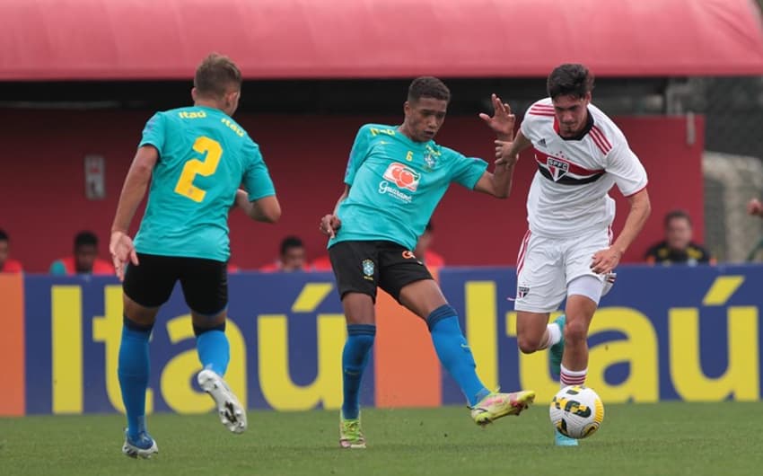 Seleção sub-17 e São Paulo