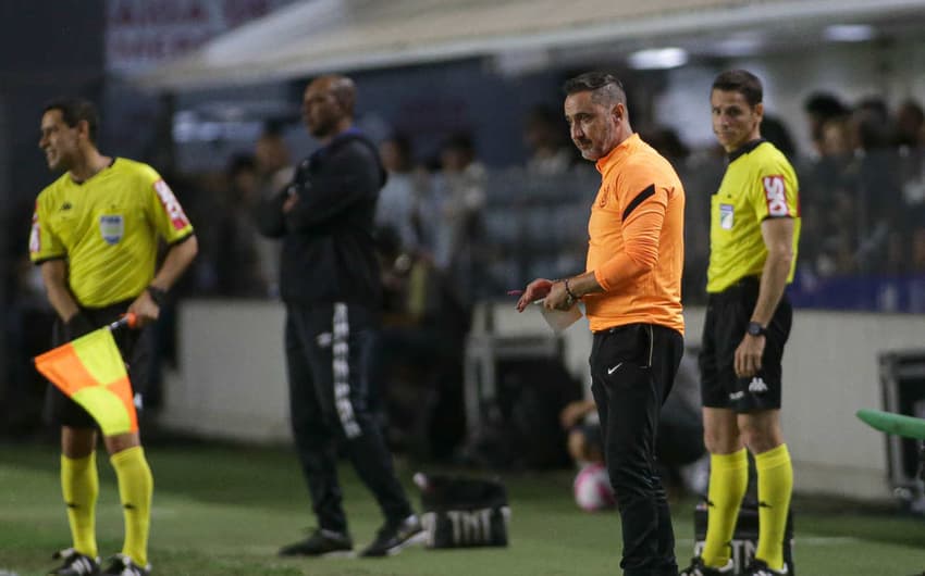 Santos 0 x 1 Corinthians - Brasileirão 2022 - Vítor Pereira e Orlando Ribeiro