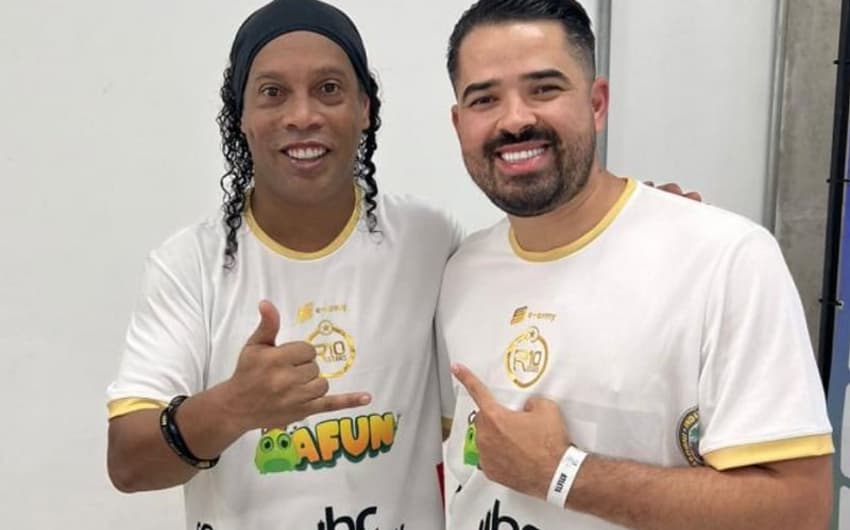 Ronaldinho e Éder Borges