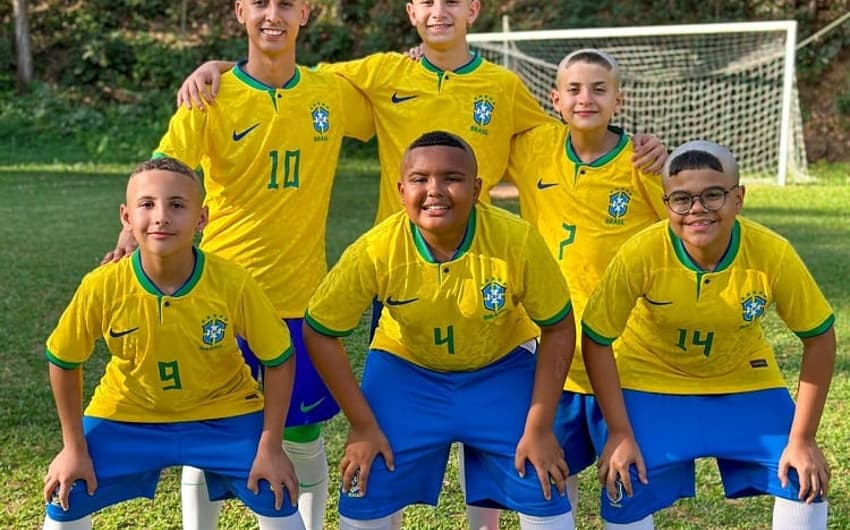 Rikinho e sua equipe de "Ronaldos"