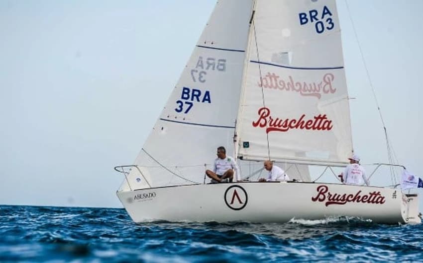Barco Bruschetta chega firme para buscar o título do Troféu das Ilhas