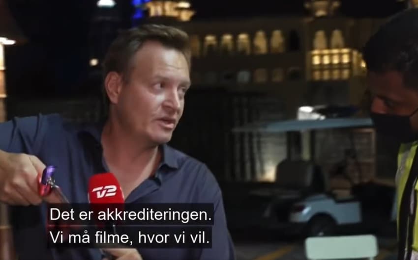 Repórter dinamarquês é intimidado ao vivo por seguranças no Qatar