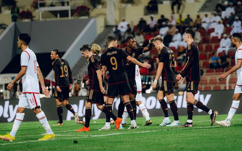 Alemanha x Omã - jogadores festejam gol